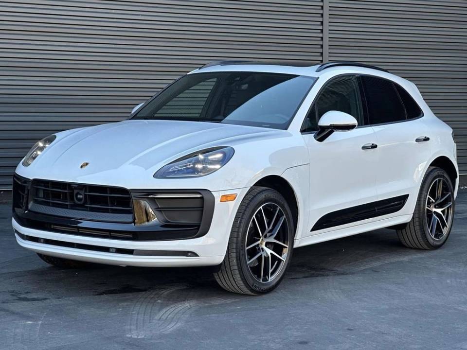 2025 Porsche Macan Base