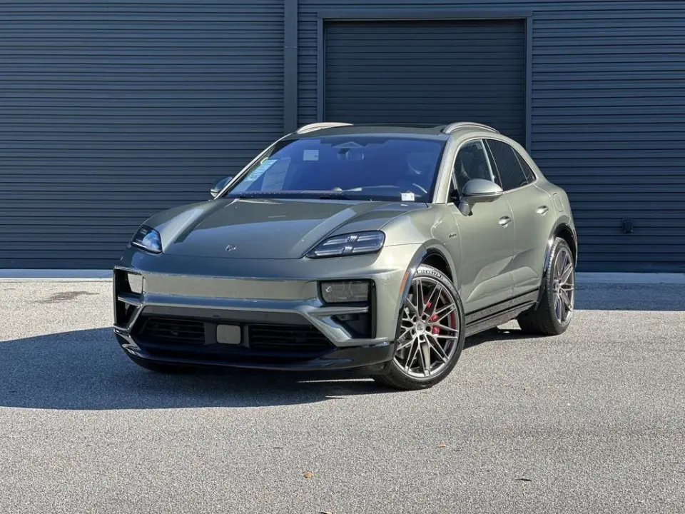 2025 Porsche Macan Turbo Electric - Photo 7