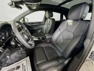 2025 Porsche Macan - Photo 37