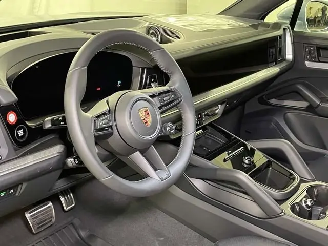 2026 Porsche Cayenne S - Photo 30