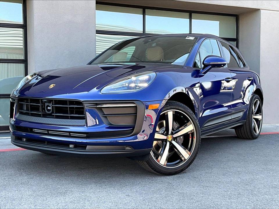 2025 Porsche Macan Base
