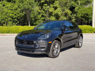 2025 Porsche Macan's photo
