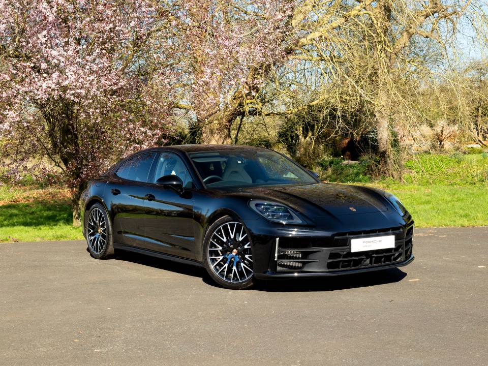 2025 PORSCHE PANAMERA