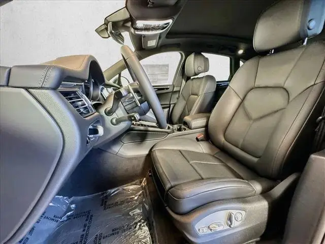 2025 Porsche Macan Base - Photo 40