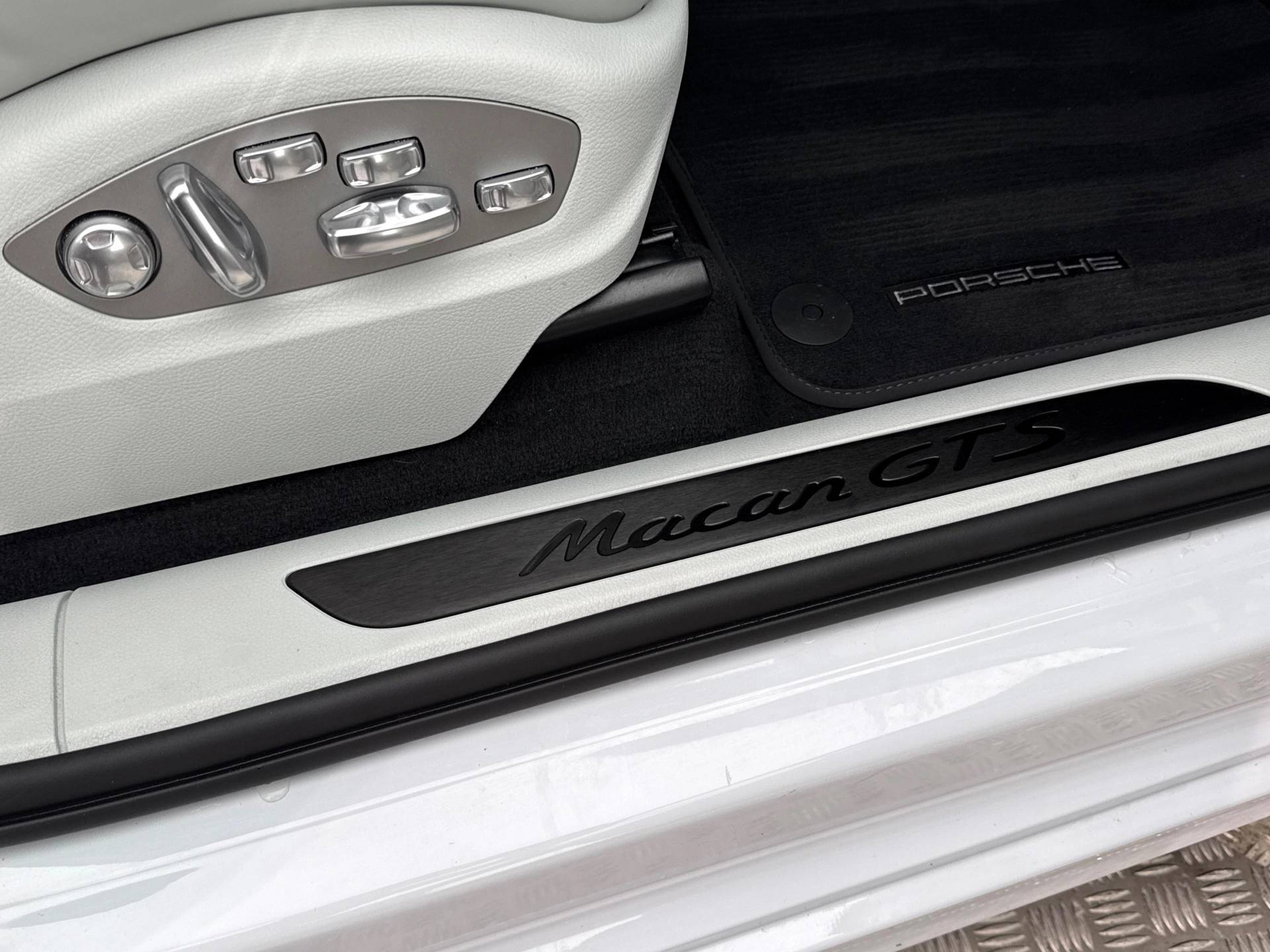 Macan GTS, photo 38 of 38