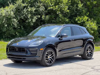 2025 Porsche Macan -'s photo