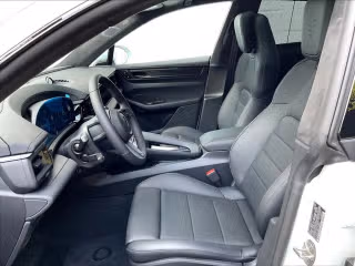 2025 Porsche Macan Turbo Electric - Photo 33