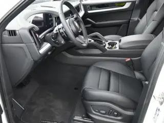 2025 Porsche Cayenne Base - Photo 37