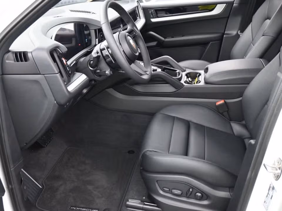 2025 Porsche Cayenne Base - Photo 35