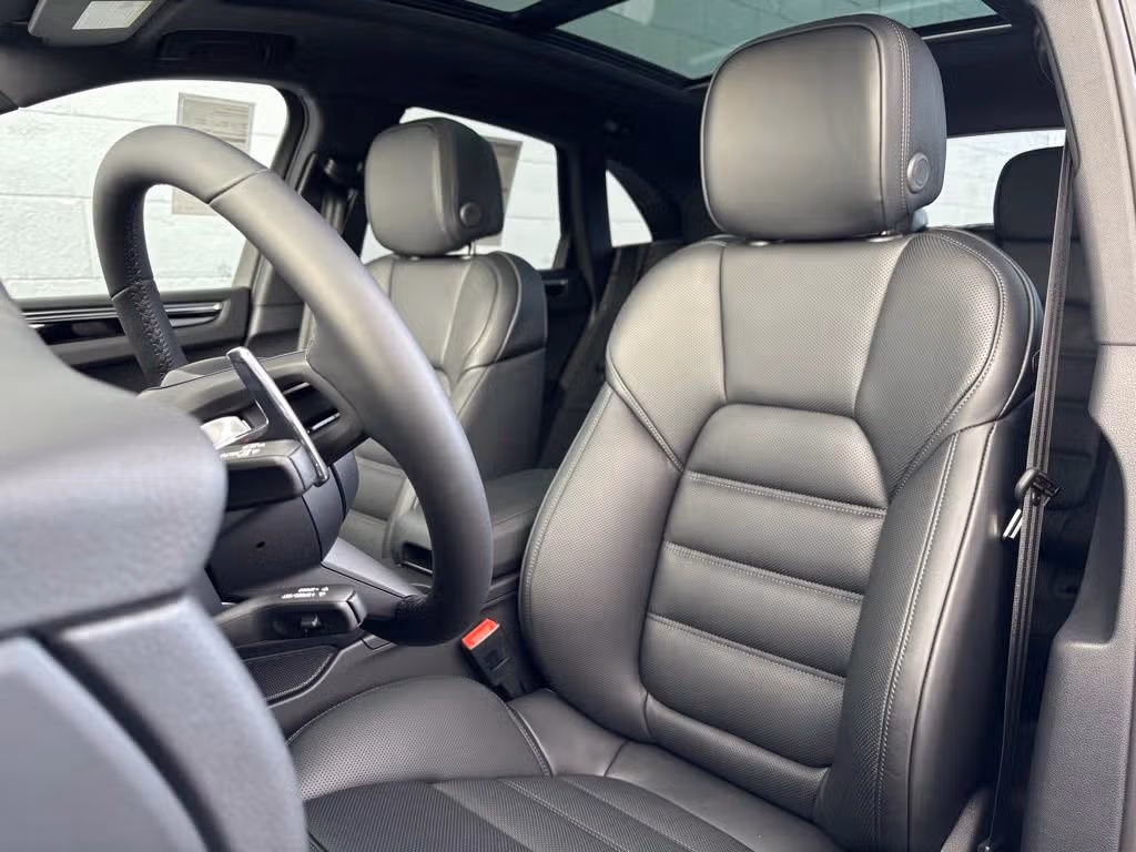 2026 Porsche Macan T - Photo 36