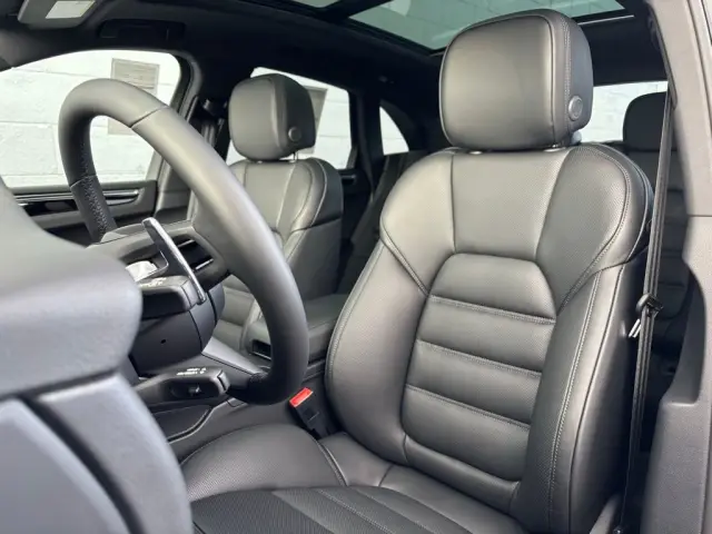 2026 Porsche Macan T - Photo 38