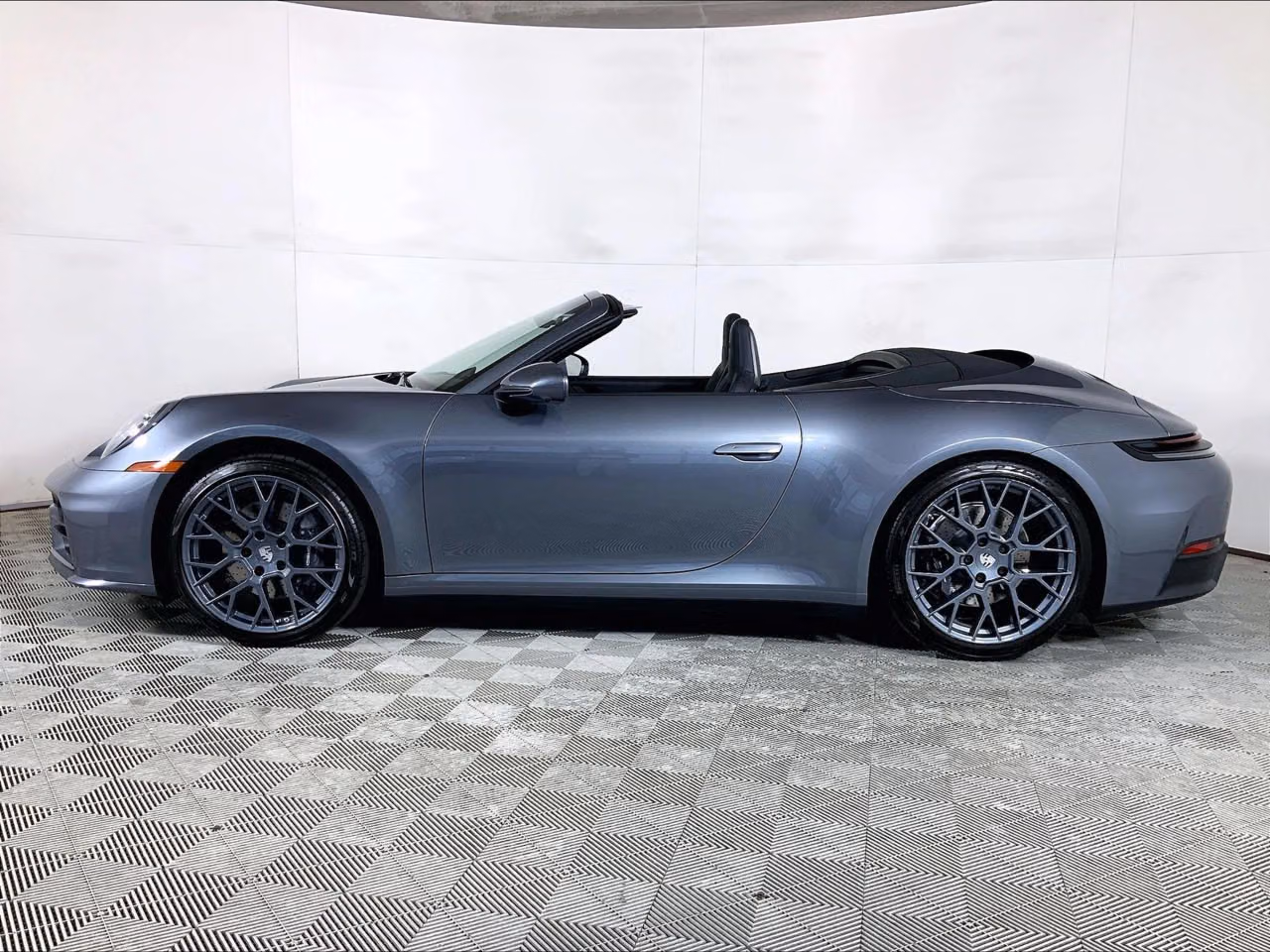 2026 Porsche 911 T - Photo 12