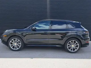 2025 Porsche Cayenne Base - Photo 13