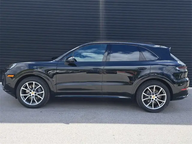 2025 Porsche Cayenne Base - Photo 14
