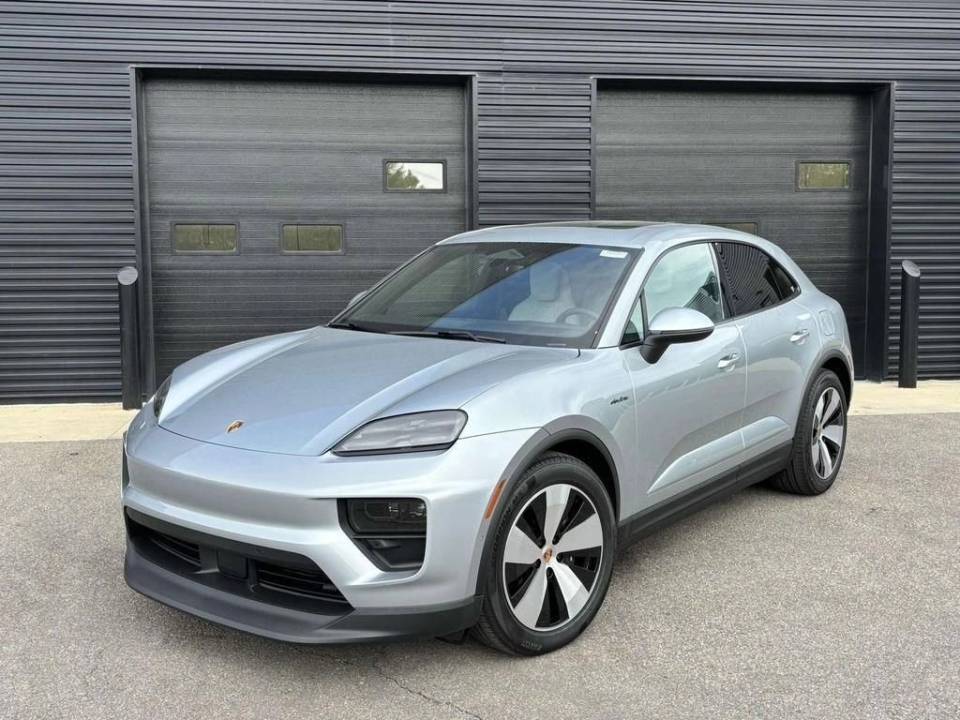2025 Porsche Macan Base
