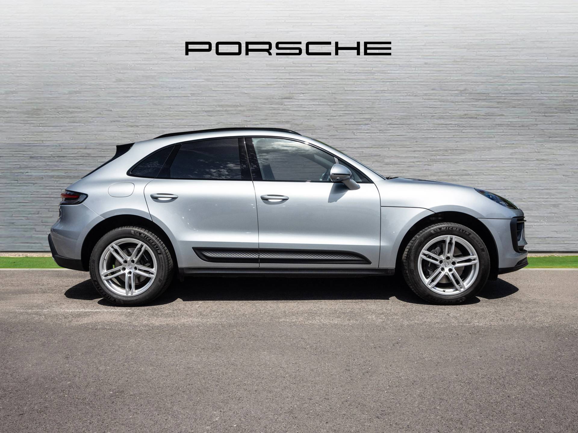 Macan, photo 2 of 41