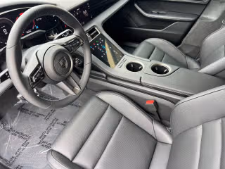 2025 Porsche Taycan Turbo - Photo 13