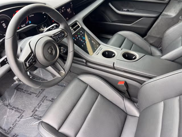 2025 Porsche Taycan Turbo - Photo 14