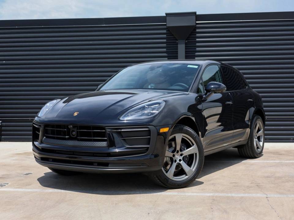 2025 Porsche Macan Base
