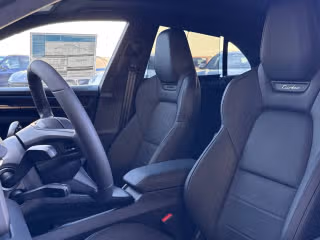 2025 Porsche Macan Turbo Electric - Photo 33