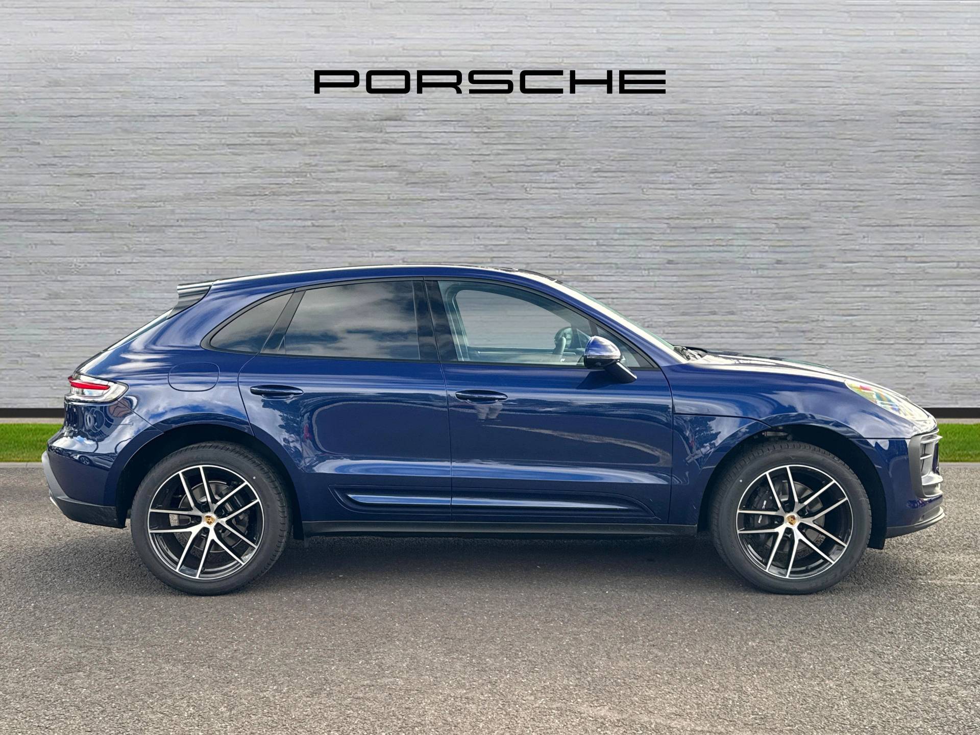 Macan, photo 2 of 28