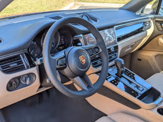 2026 Porsche Macan T - Photo 25