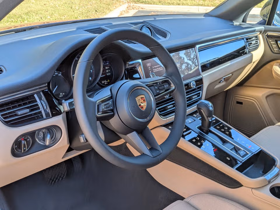 2026 Porsche Macan T - Photo 27