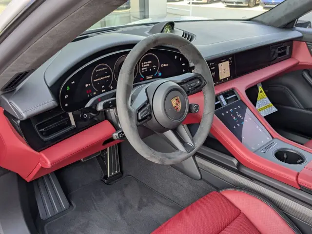 2026 Porsche Taycan GTS - Photo 30