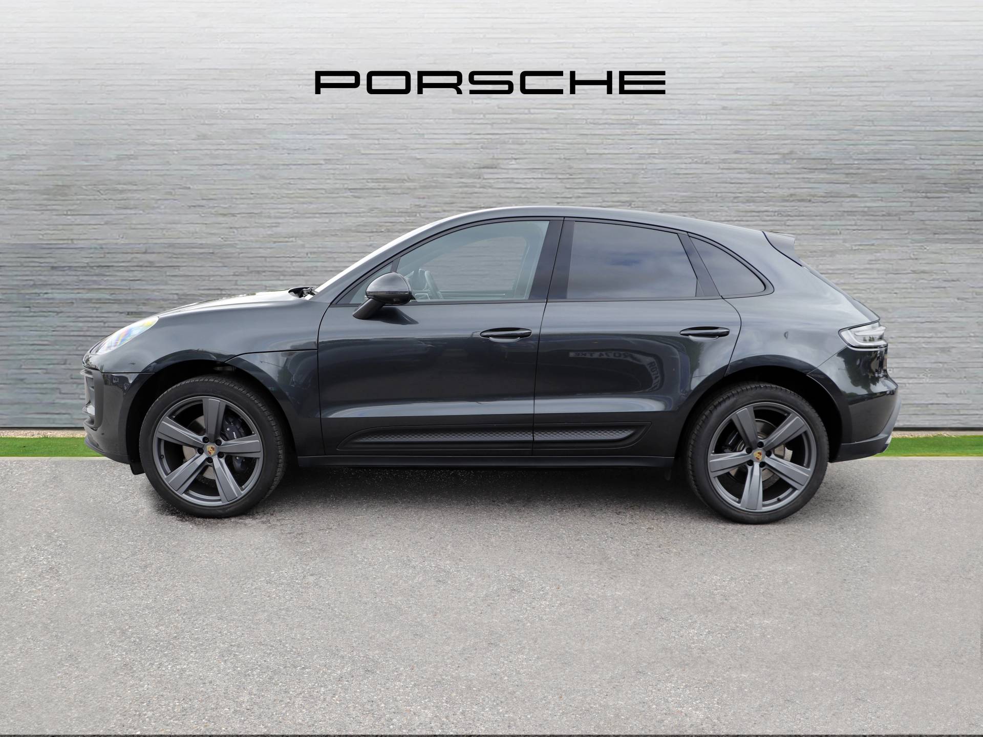 Macan, photo 2 of 39
