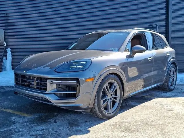 2025 Porsche Cayenne Turbo E-Hybrid - Photo 8