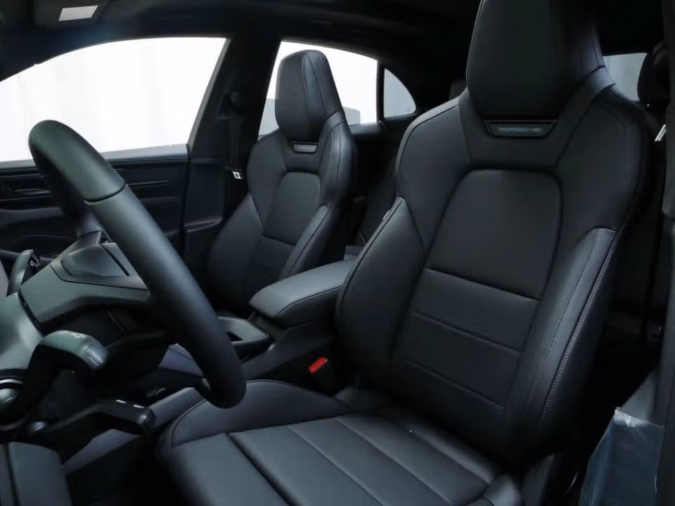 2025 Porsche Macan Turbo Electric - Photo 35