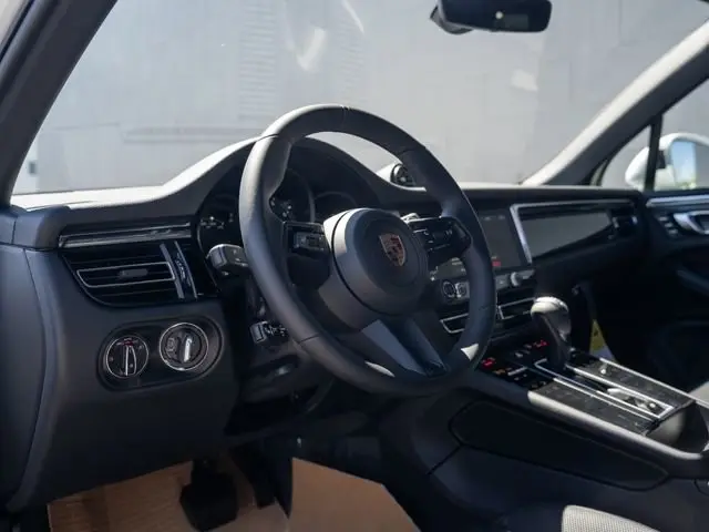 2026 Porsche Macan Base - Photo 30