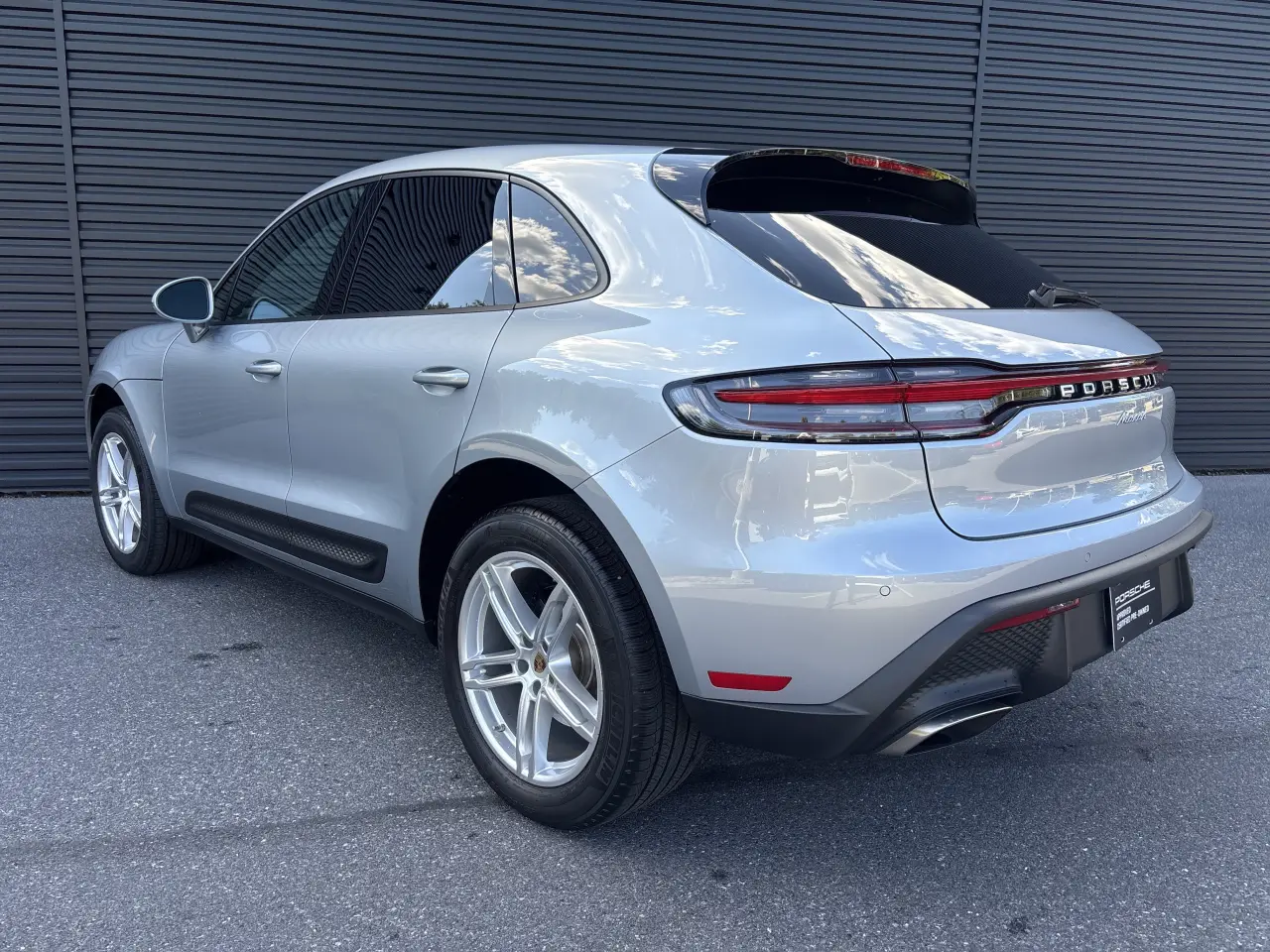 2025 Porsche Macan - Photo 24