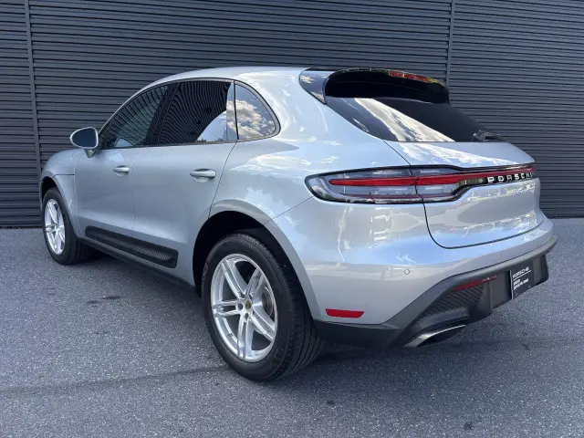 2025 Porsche Macan - Photo 22