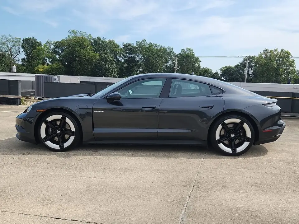 2025 Porsche Taycan Base - Photo 15