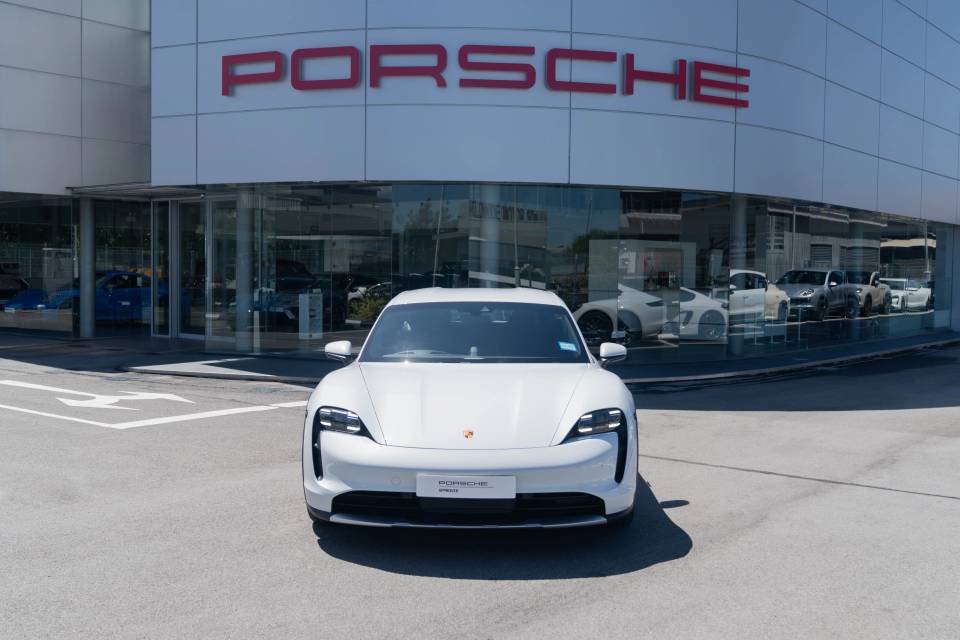 Used Porsche Taycan 4 Cross Turismo (MY23) for sale at Porsche Centre ...