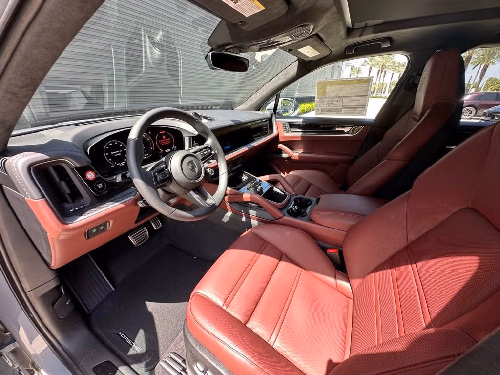 2025 Porsche Cayenne Turbo E-Hybrid - Photo 28