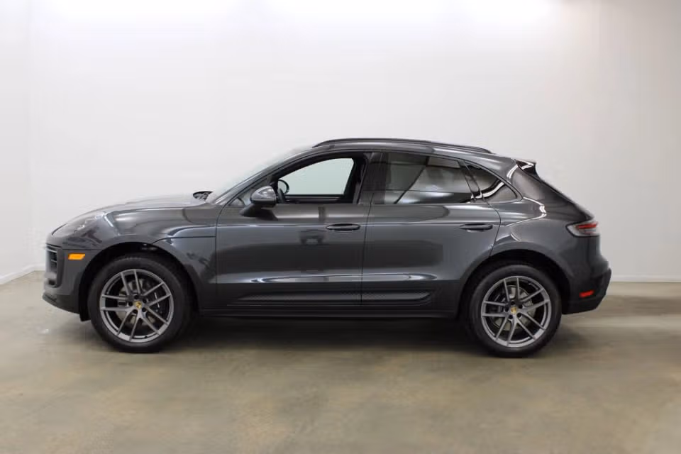 2026 Porsche Macan Base - Photo 11