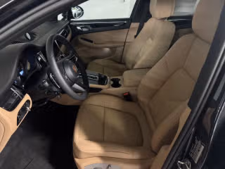 2026 Porsche Macan T - Photo 33