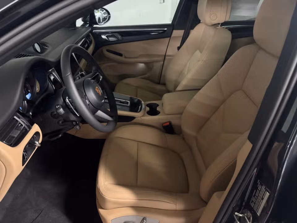 2026 Porsche Macan T - Photo 35