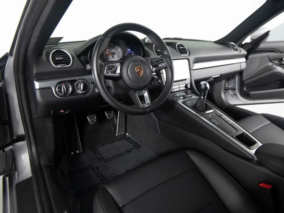 2024 Porsche 718 31