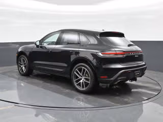 2025 Porsche Macan Base - Photo 17