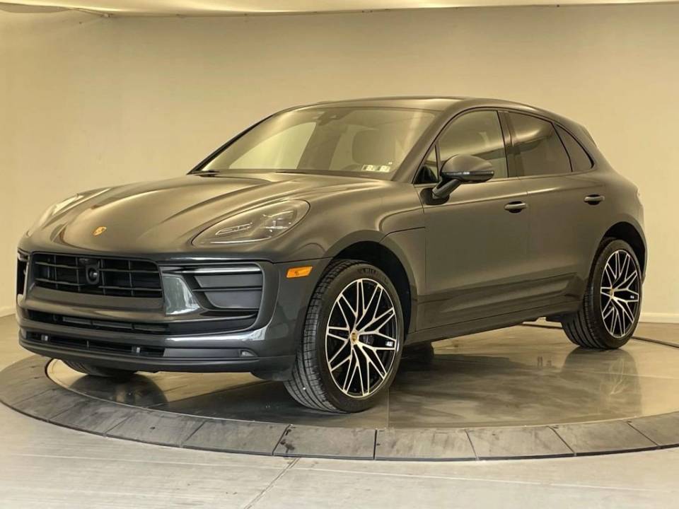 2025 Porsche Macan Base