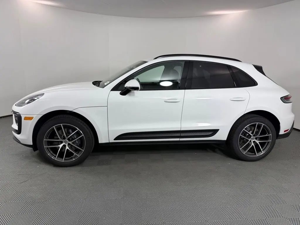 2026 Porsche Macan Base - Photo 16
