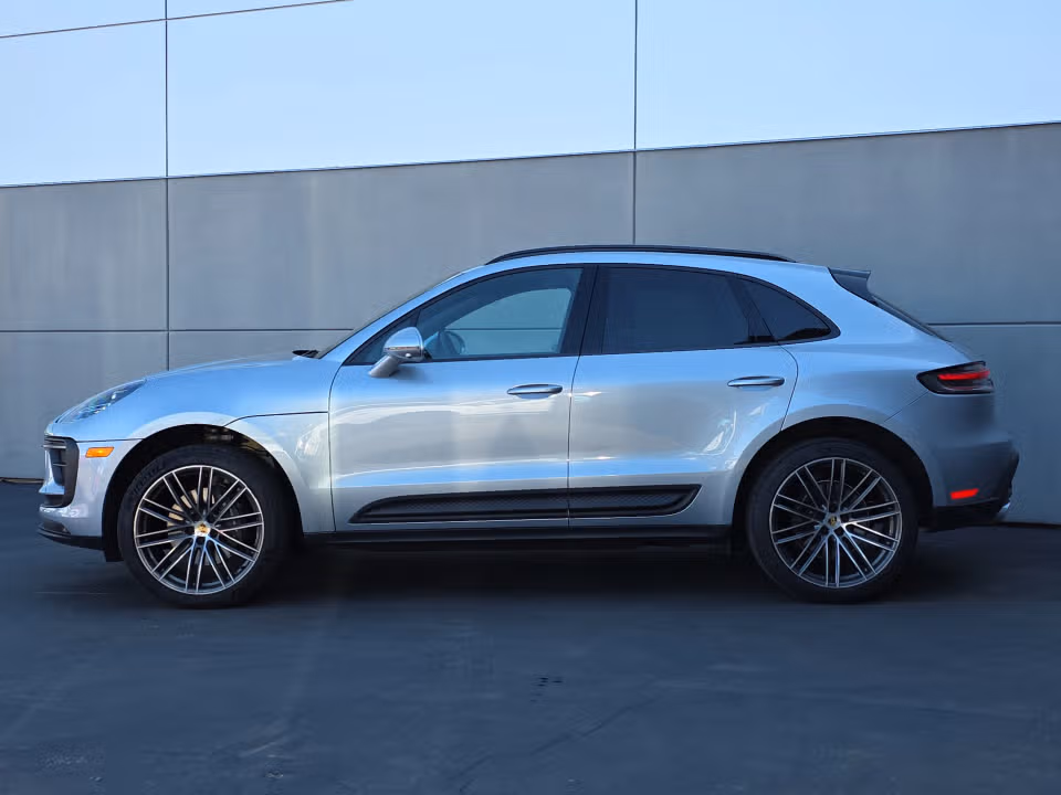 2026 Porsche Macan - Photo 11
