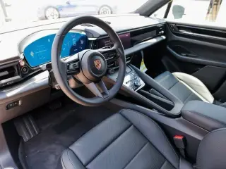 2025 Porsche Macan Base - Photo 29