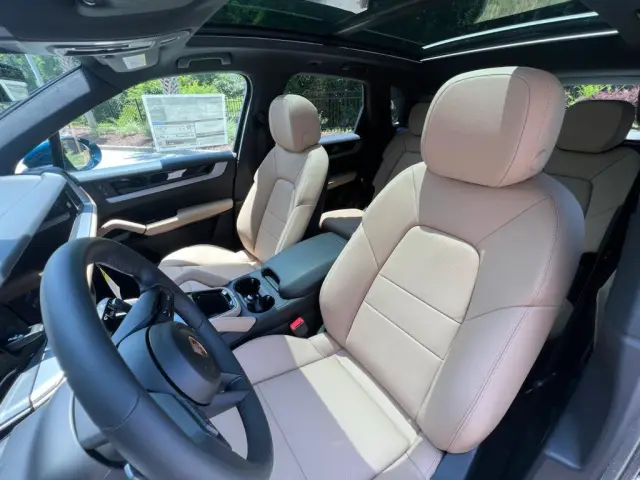 2025 Porsche Cayenne Base - Photo 38