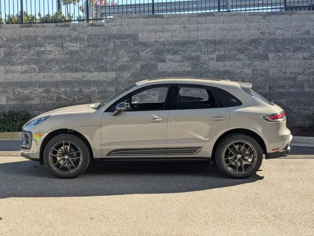 2026 Porsche Macan T - Photo 14