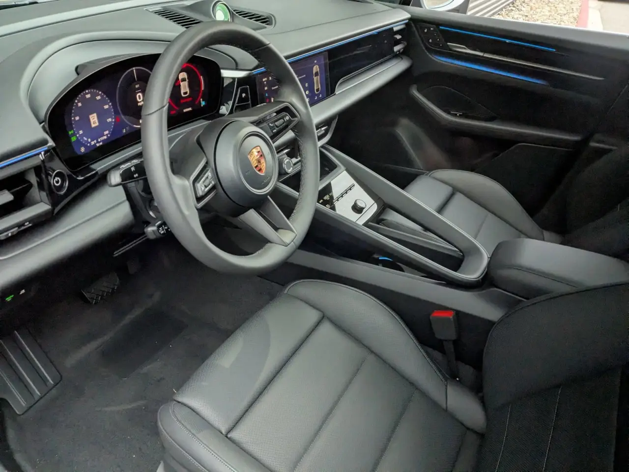 2025 Porsche Macan Base - Photo 32