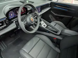 2025 Porsche Macan Base - Photo 29